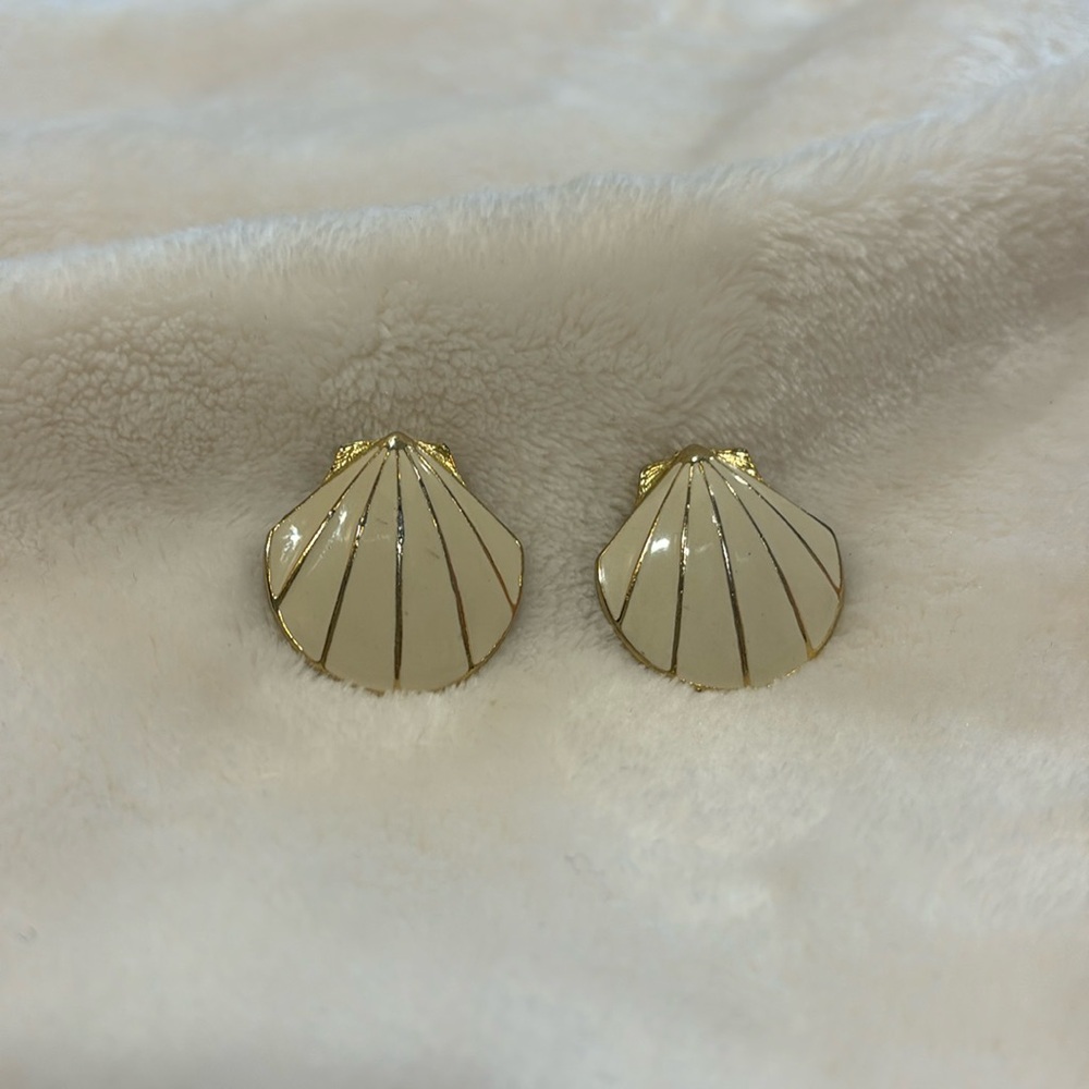 Vintage shell earrings